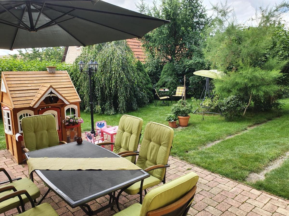 Zlty Dom Vrbov Lägenhet Exteriör bild