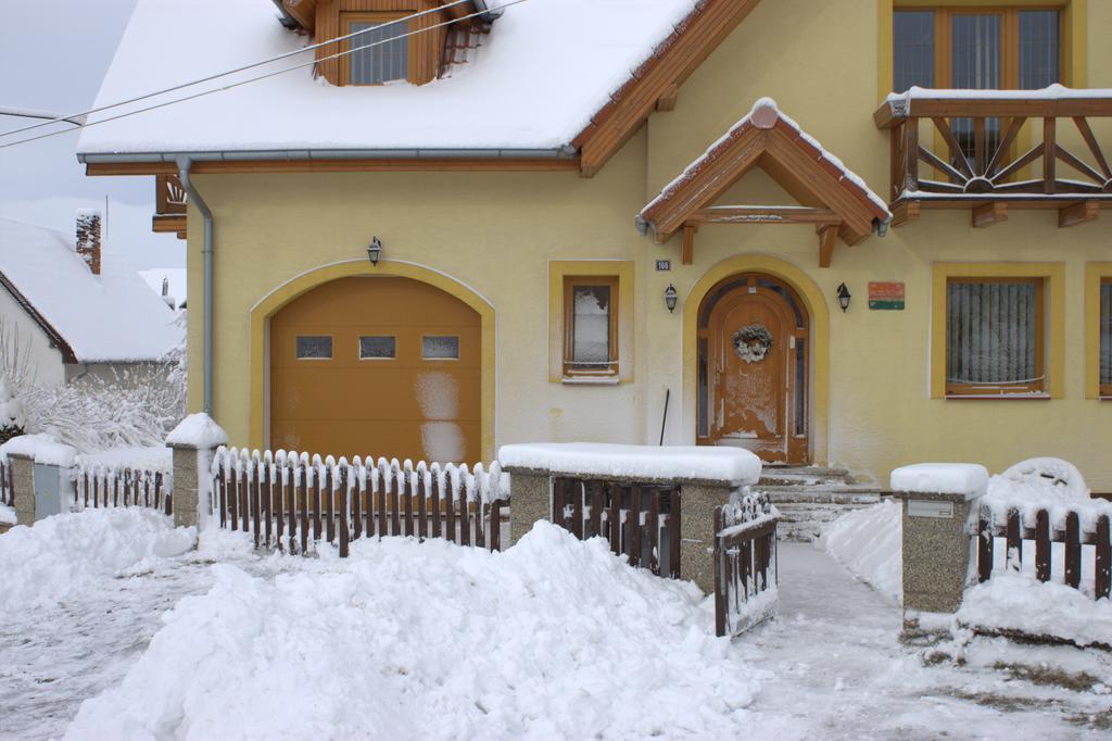 Zlty Dom Vrbov Lägenhet Exteriör bild
