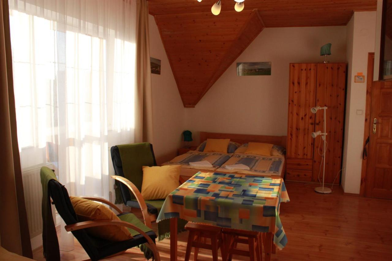 Zlty Dom Vrbov Lägenhet Exteriör bild